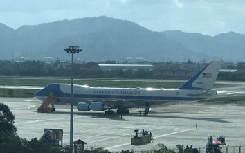 Tổng thống Trump lên máy bay rời Đà Nẵng ra Hà Nội