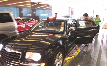 Vì sao sở hữu xe sang, dân Singapore vẫn chạy taxi Uber?