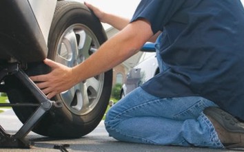 Khi nào cần kiểm tra dầu, thay lốp và bảo dưỡng phanh ô tô?