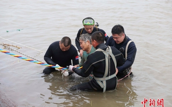 Chìm tàu ở Trung Quốc: Mới cứu được 19 người, hơn 400 mất tích