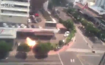 Clip: Bom nổ rung chuyển thủ đô Indonesia, nhiều người thương vong