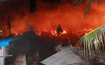 Video: Hàng chục ngôi nhà bốc cháy dữ dội ở Nha Trang