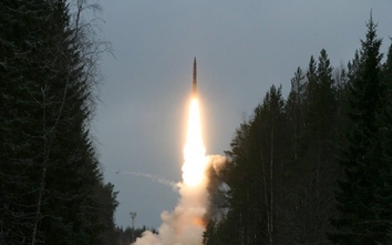 Xem tên lửa xuyên lục địa Topol-M xé toạc bầu trời Nga