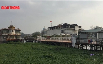 Video: Du thuyền Hồ Tây chây ì bất chấp lệnh di dời