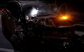 Video: Chevrolet Trax nát đầu sau va chạm xe bồn trên cầu Nhật Tân