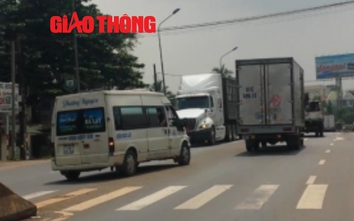 Video: Hoảng hồn xe khách đi ngược chiều, tạt đầu container ở Đồng Nai