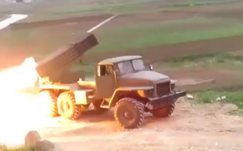 Video: Phiến quân điên cuồng nã 40 quả tên lửa vào căn cứ Syria