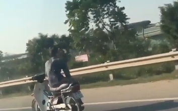 Video: Quái xế vắt chân "diễn xiếc" trên xe máy phóng tốc độ cao