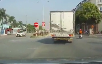 Video: Xe tải cố tình "rang lạc" khiến cả tuyến đường khiếp vía