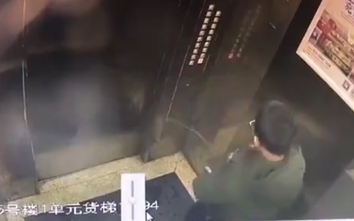 Video: Tiểu bậy vào thang máy, bé trai bị "nhốt" nhiều tiếng