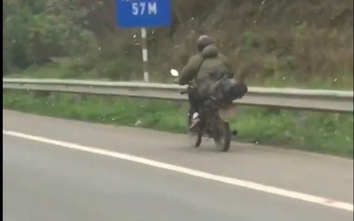 Video: "Tây balo" phóng xe máy náo loạn cao tốc Nội Bài-Lào Cai