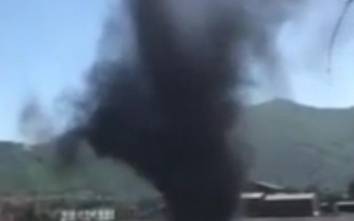 Video: Vòi rồng màu đen xoáy dữ dội gây kinh ngạc ở Quảng Ninh