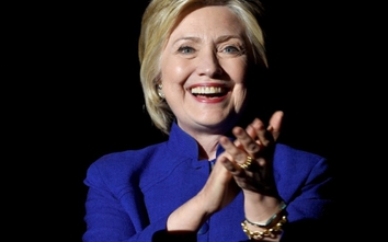 Mặc bê bối email, bà Clinton vẫn duy trì thế áp đảo