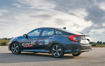 Toyota Fortuner và Honda Civic nhập khẩu đại thắng sau khi ra mắt