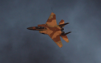 Máy bay Israel bị tên lửa rượt đuổi khi tác chiến ở Syria