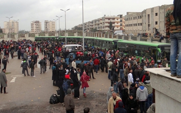 Hàng loạt chiến binh đối lập Syria ôm súng rời khỏi Homs
