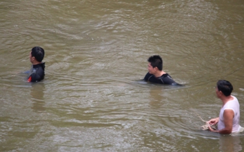 Tìm thi thể bé trai 8 tuổi mất tích khi tắm sông ở TP.HCM