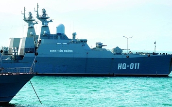 Hộ vệ hạm Việt Nam tham gia duyệt binh hải quân ở Singapore