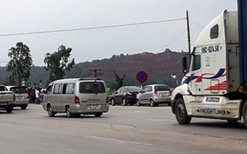 Nghệ An: Xe tải đâm vào xe máy, 2 mẹ con thương vong