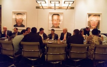 CNN tung video ông Trump ăn tối với những nhân vật Nga