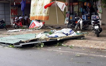 Sập nhà do bão số 2 một người dân ở Nghệ An tử vong