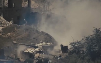 Tăng T-72 của Syria lao xuống sông sau khi trúng tên lửa phiến quân