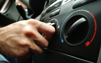 Có nên tắt điều hòa ô tô trước khi tắt máy?