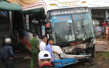 Xe khách Ba Tín húc công nông và xe tải, nhiều người bị thương