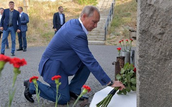 Tổng thống Nga Putin rơi lệ khi đến cảng Sevastopol