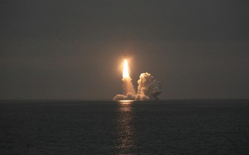 Lộ cảnh sỹ quan Nga chỉ đạo tàu ngầm bắn tên lửa diệt IS