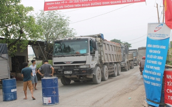 Người dân Biên Hòa bức xúc chặn xe ben vào mỏ đá Tân Cang