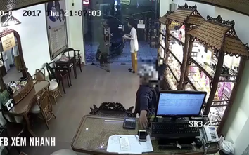 Video: Người đàn ông dàn cảnh để bé trai trộm điện thoại