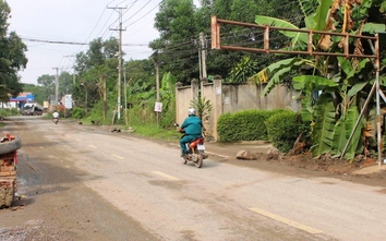 Dân Biên Hòa lập barie ngăn xe ben “quá giang” đường dân sinh