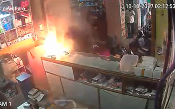 Video: Khách hàng hoảng loạn khi chiếc Smartphone bất ngờ phát nổ