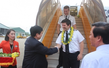Gần 200 khách chuyến bay đầu tiên từ Qúy Châu đến Huế