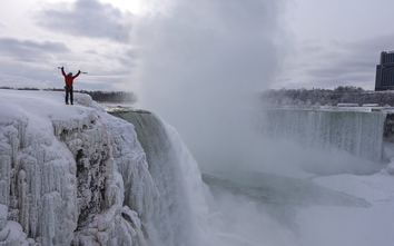 Video: Thác Niagara đóng băng vì giá lạnh