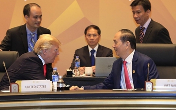 Chủ tịch nước Trần Đại Quang điện đàm với Tổng thống Mỹ Donald Trump