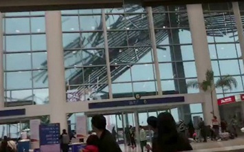 Gió mạnh, mưa lớn làm tốc mái sân bay Trung Quốc