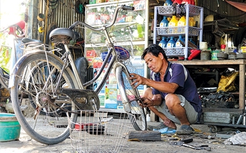 Ông thợ sửa xe nghèo làm từ thiện bằng… xe đạp cũ