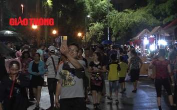 Phố đi bộ Trịnh Công Sơn vừa khai trương đã đông nghẹt khách