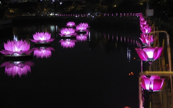 Ngắm đèn lồng rực rỡ trong đêm trên kênh Nhiêu Lộc - Thị Nghè