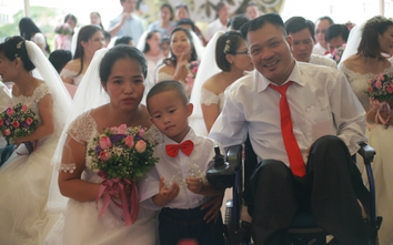Đám cưới đẹp như mơ của 41 cặp đôi khuyết tật