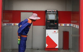 Nghi án kẻ gian đập phá trụ ATM để trộm tiền