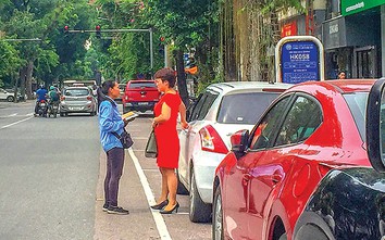 Hàng trăm điểm trông giữ xe iParking vẫn thu tiền mặt