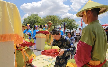 Độc đáo lễ “Thanh trà tiến vua” lần đầu được tái hiện ở Huế