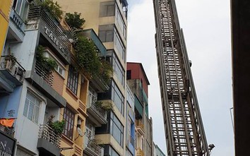 Hà Nội: Gia chủ đốt vàng mã, lửa bao trùm nóc nhà 9 tầng