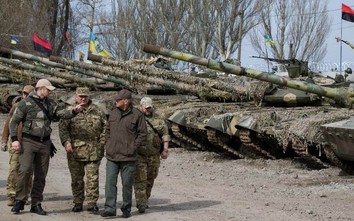 Ucraine triển khai quân tới gần biên giới Nga