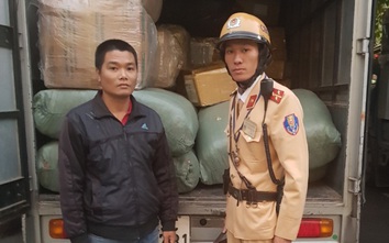 Hà Nội: CSGT liên tiếp bắt giữ 3 xe tải chở hàng lậu