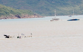 "Nghĩa địa" tàu chìm cản trở tàu lớn vào cảng Quy Nhơn