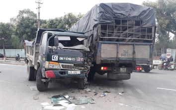 Đà Nẵng: Xe tải đâm nhau, đường Trường Chinh ùn ứ kéo dài